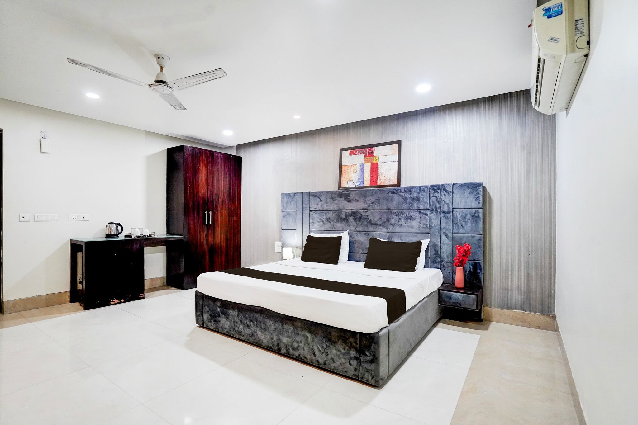 Super Town house Tuessday Suites Near Mr Bhatura Bala Sector 122 Classic 11