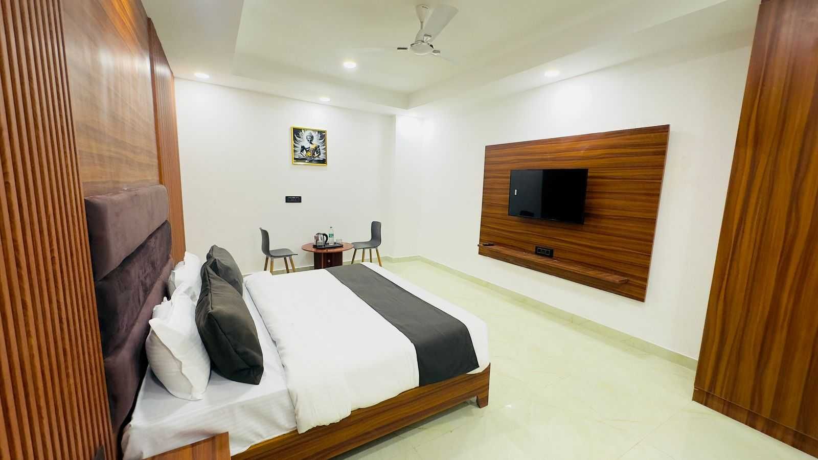 Super Collection O Sector 18 Metro station Classic 2