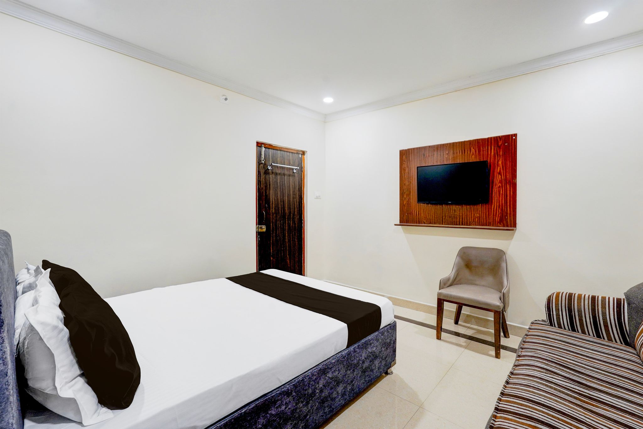 Super Hotel O Airport Road Near Leela Mahal Classic 5