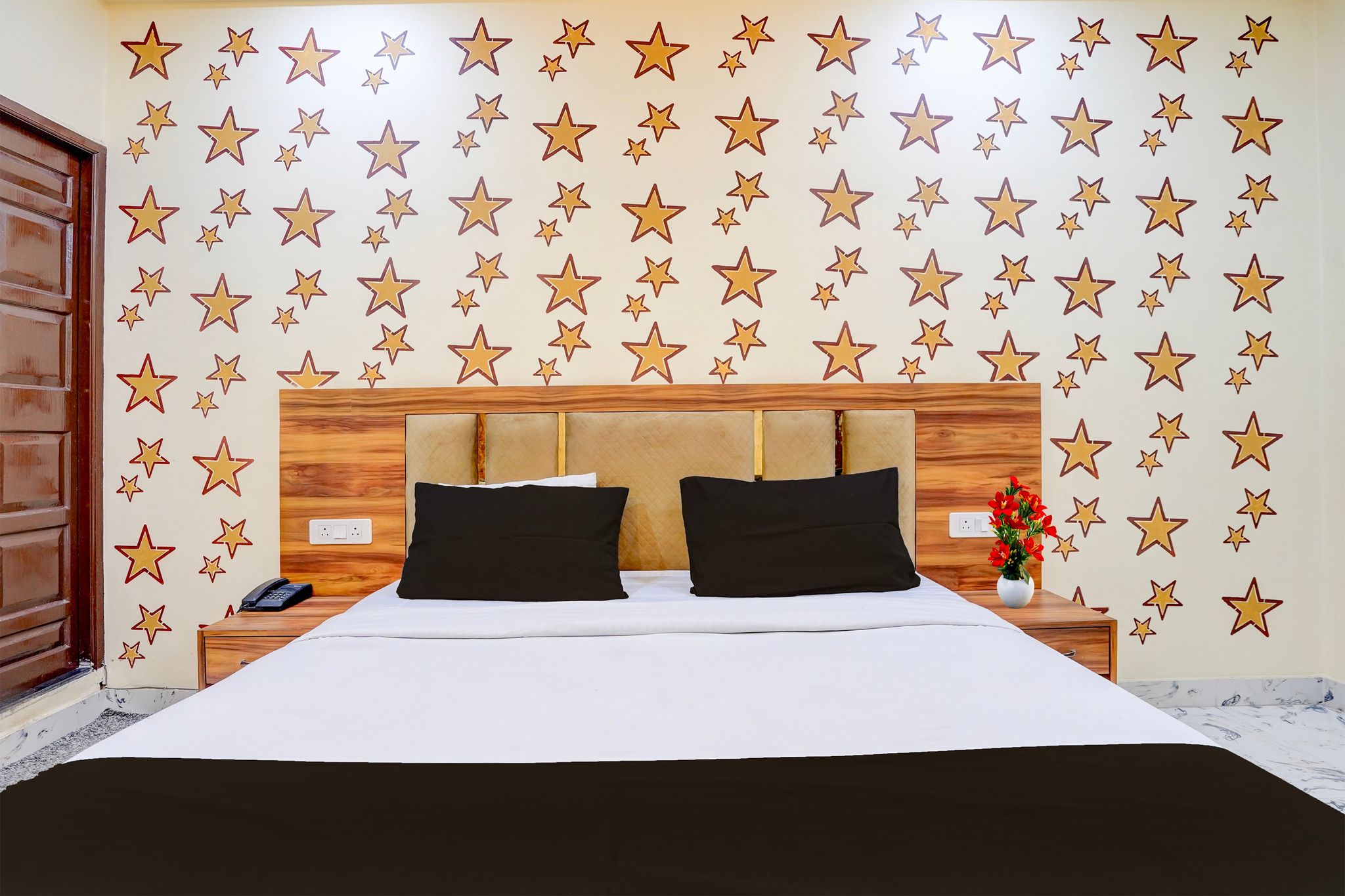 Super Townhouse Ghunghrani Street Godowlia formerly Raghuveer Temple Classic 9