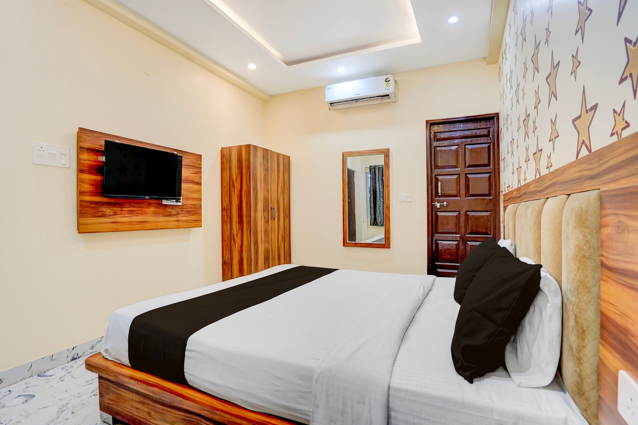 Super Townhouse Ghunghrani Street Godowlia formerly Raghuveer Temple Classic 11