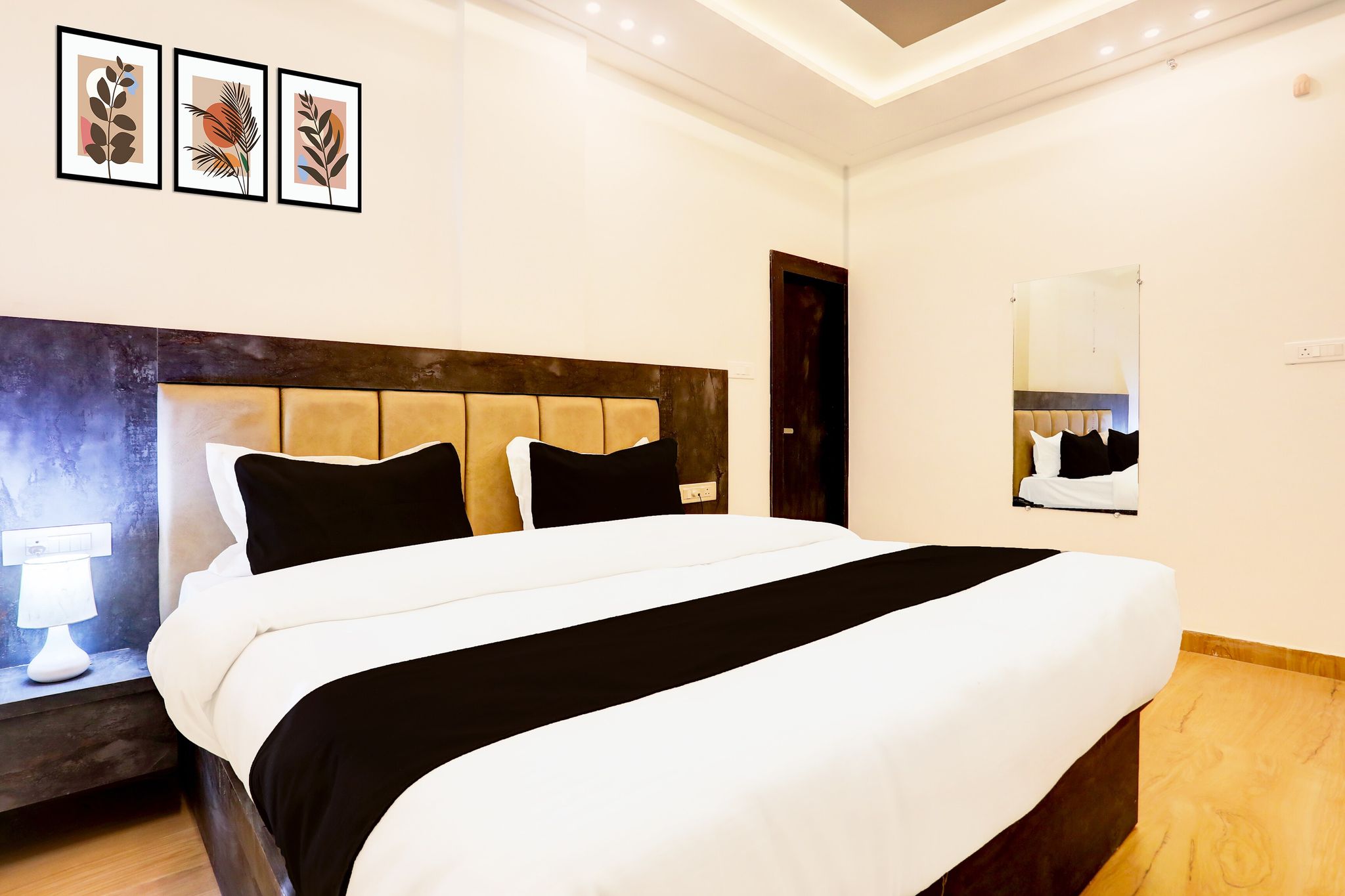 Super Townhouse Balua Road Pahadiya Classic 9