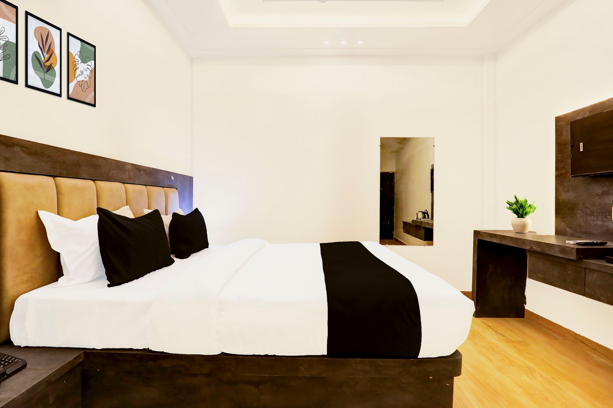 Super Townhouse Balua Road Pahadiya Classic 4
