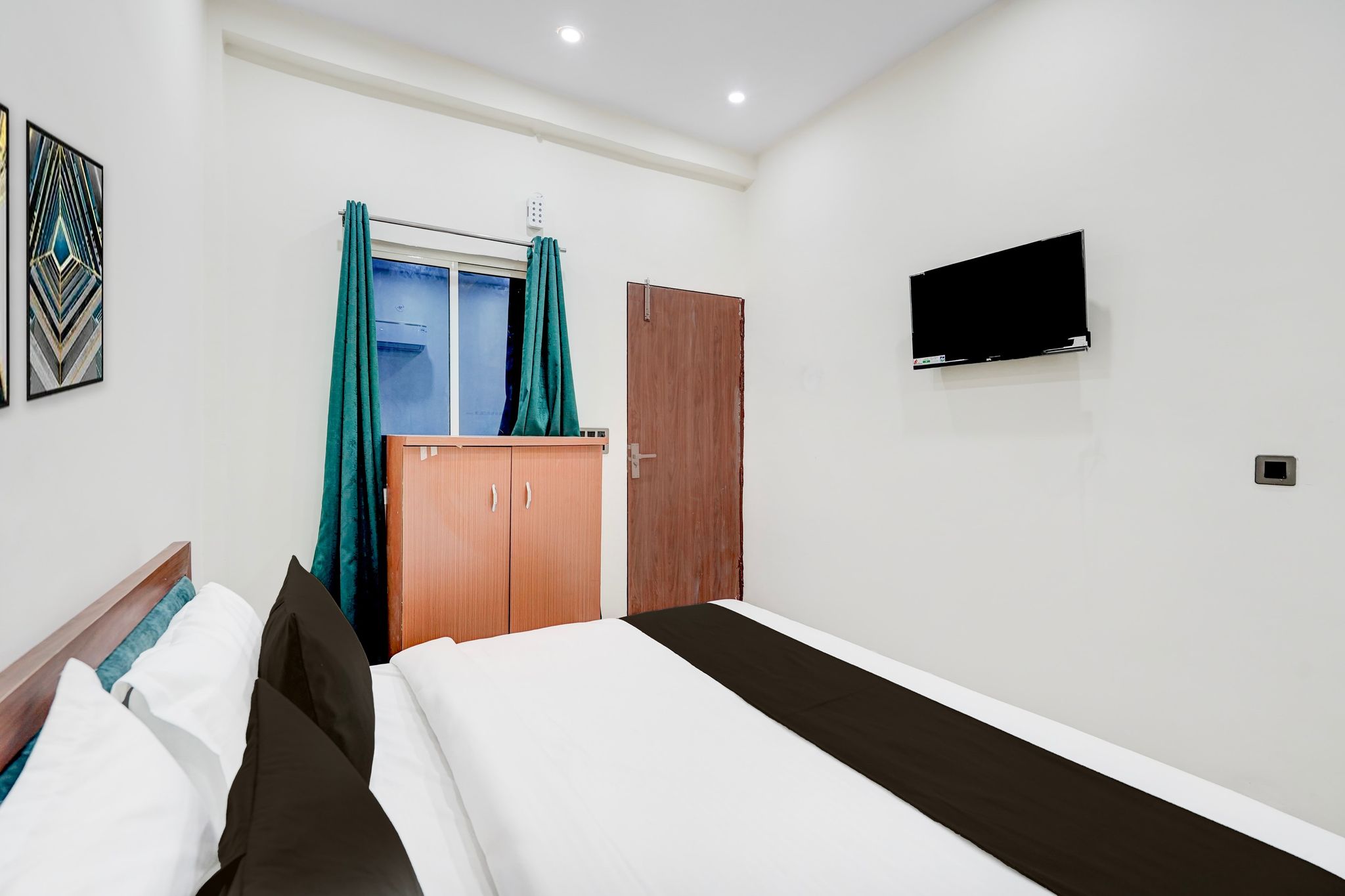 Hotel O Shree Ji Puram Near Prem Mandir Classic 13