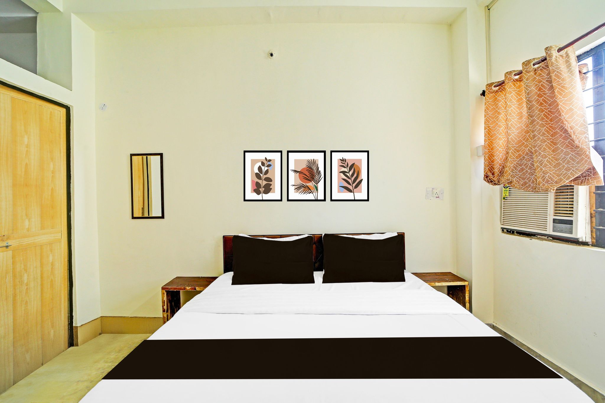 Hotel O by OYO Landmark Classic 11