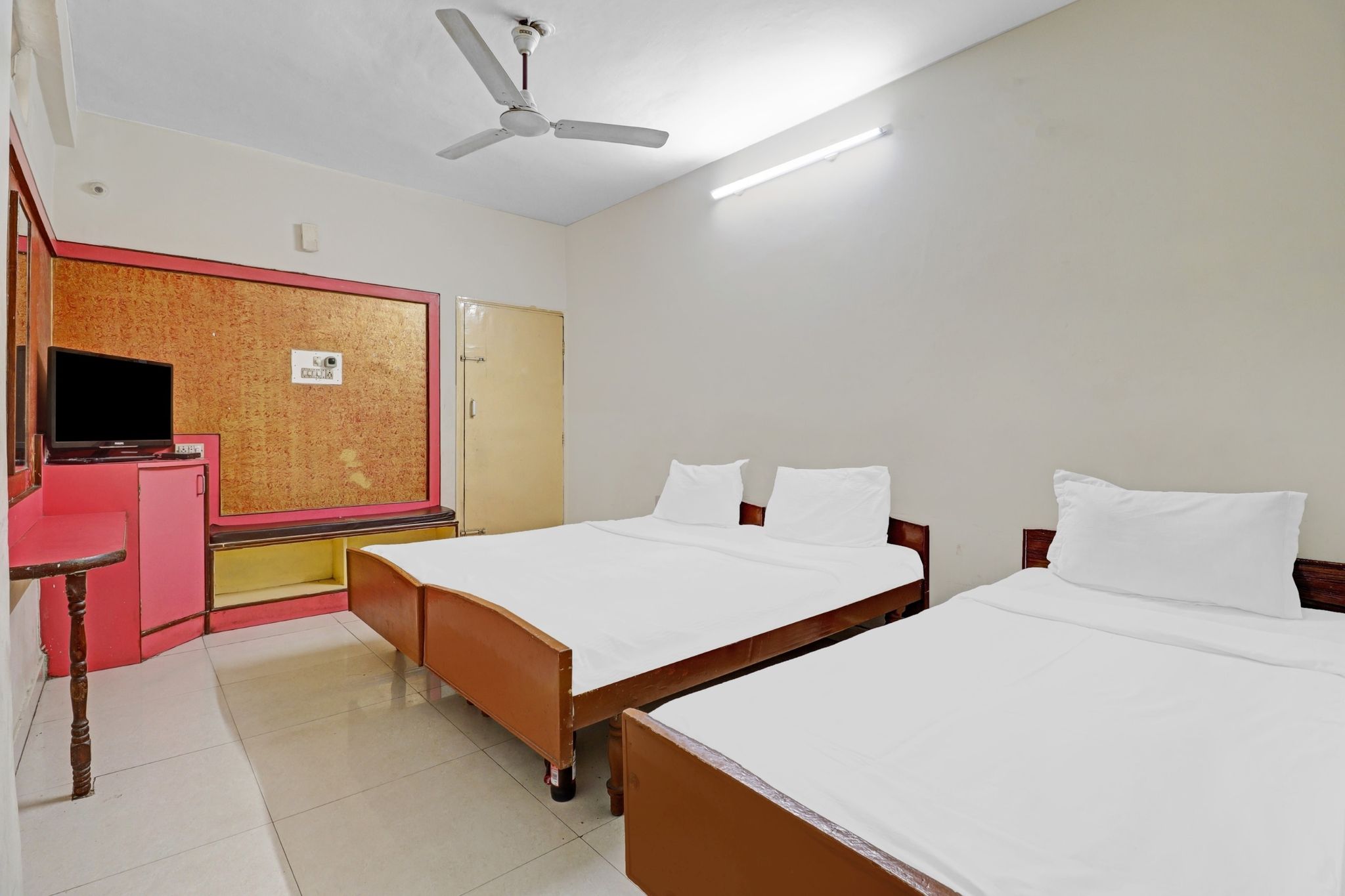 Hotel O by OYO National Deluxe Lodge Classic 40