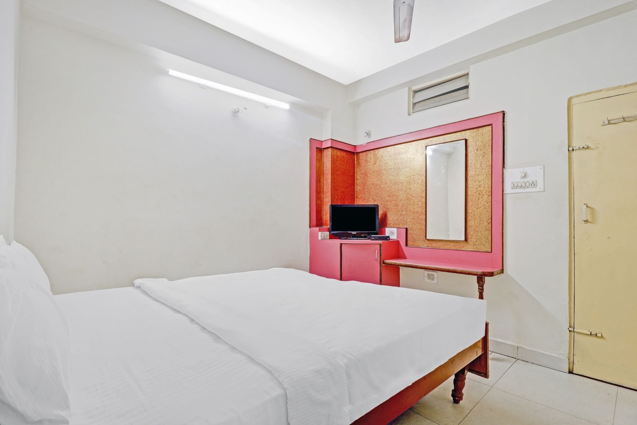 Hotel O by OYO National Deluxe Lodge Classic 18