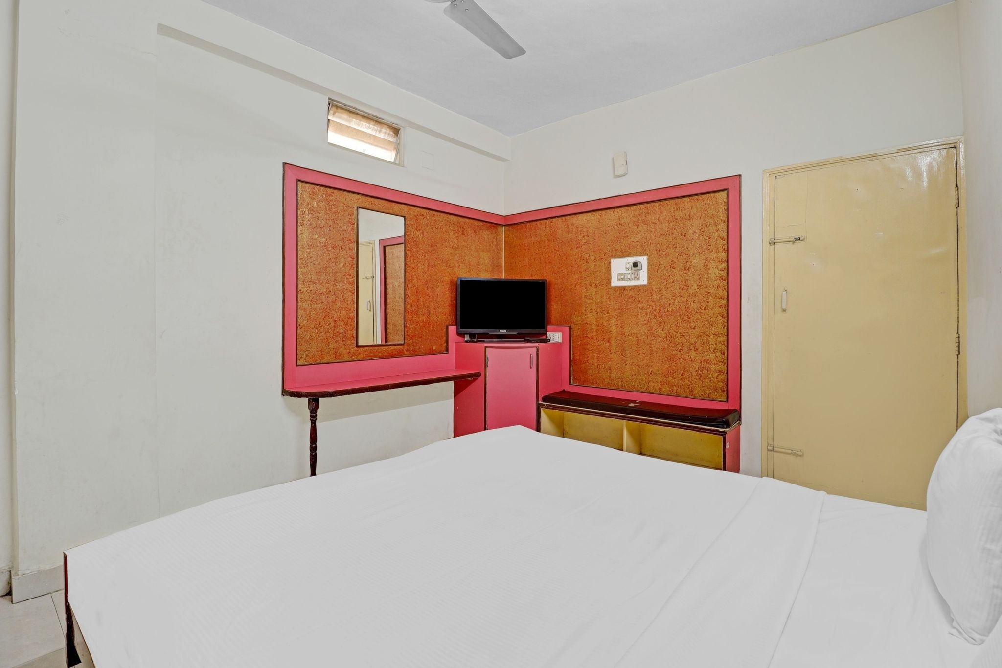 Hotel O by OYO National Deluxe Lodge Classic 20