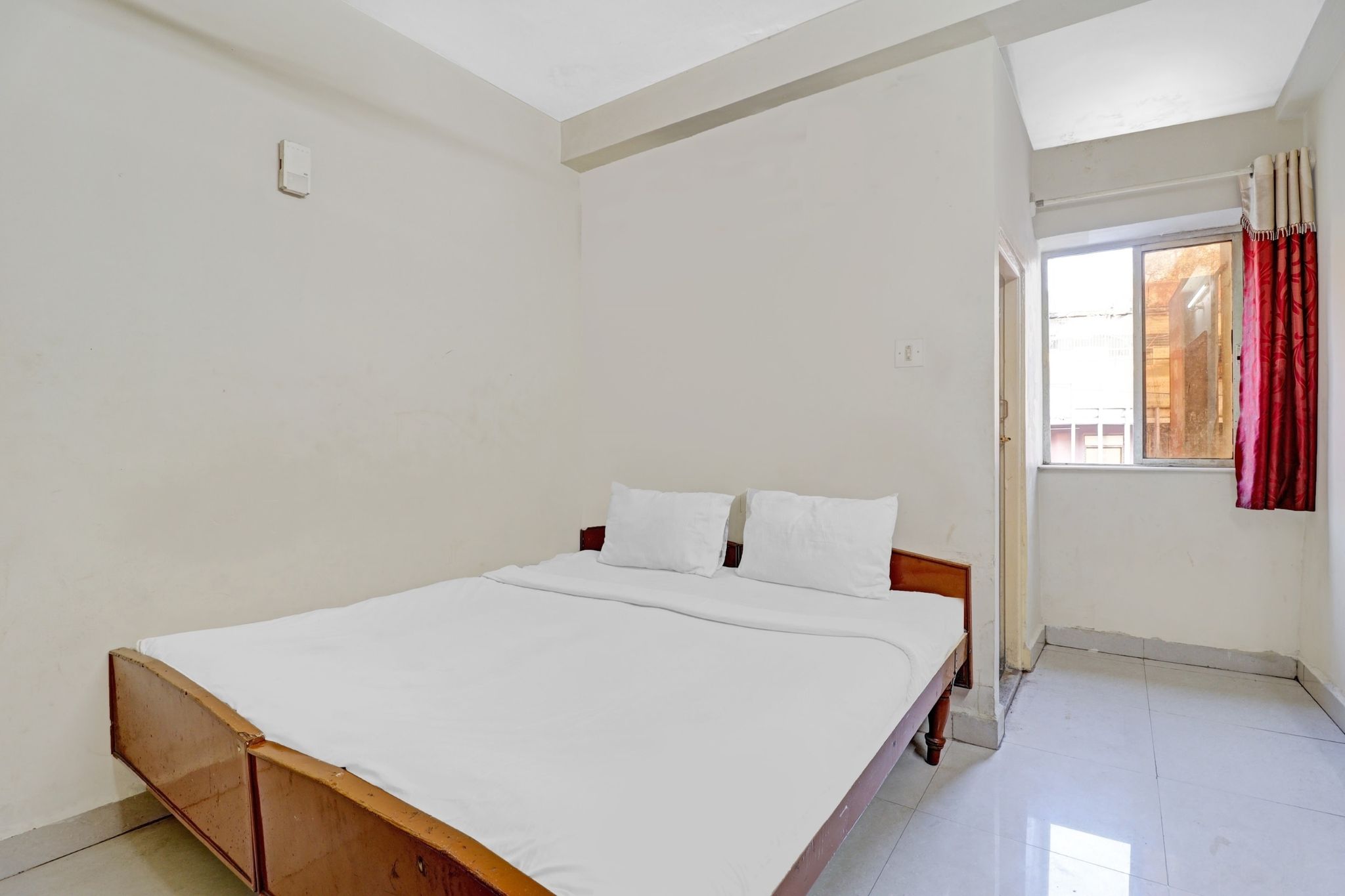 Hotel O by OYO National Deluxe Lodge Classic 5