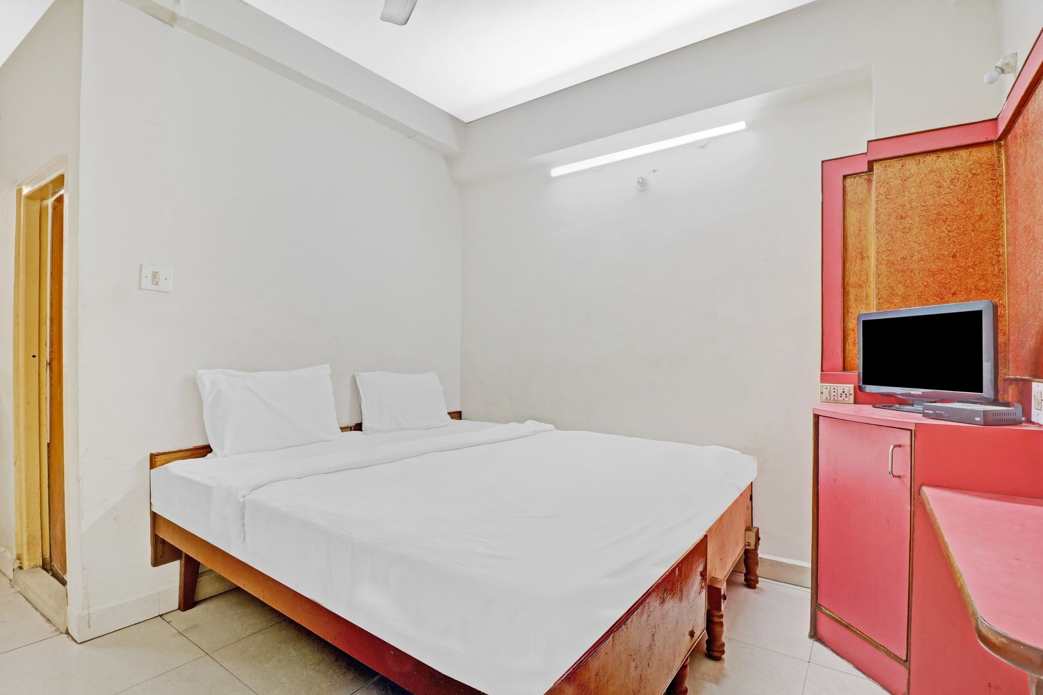 Hotel O by OYO National Deluxe Lodge Classic 16