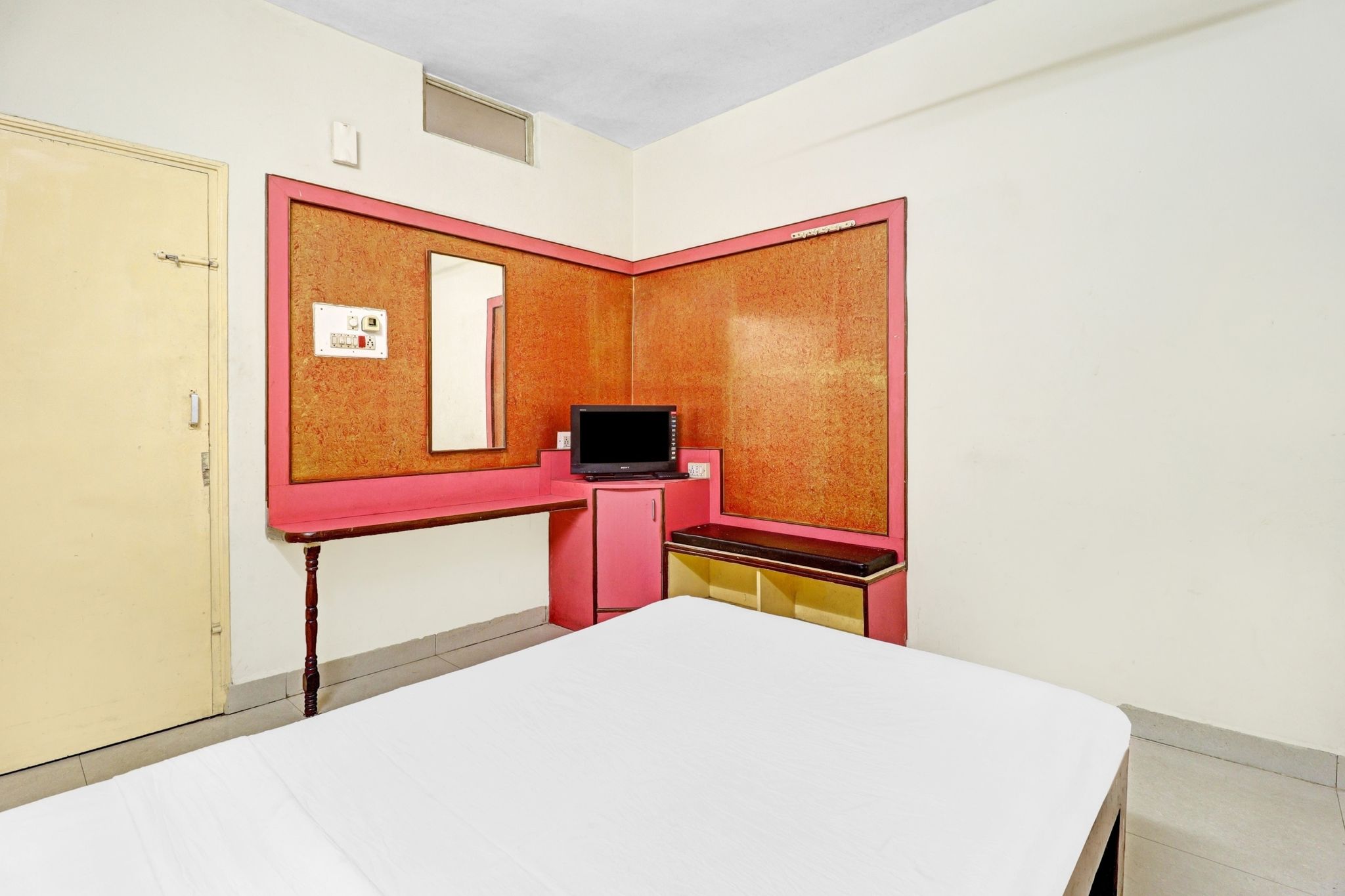 Hotel O by OYO National Deluxe Lodge Classic 32