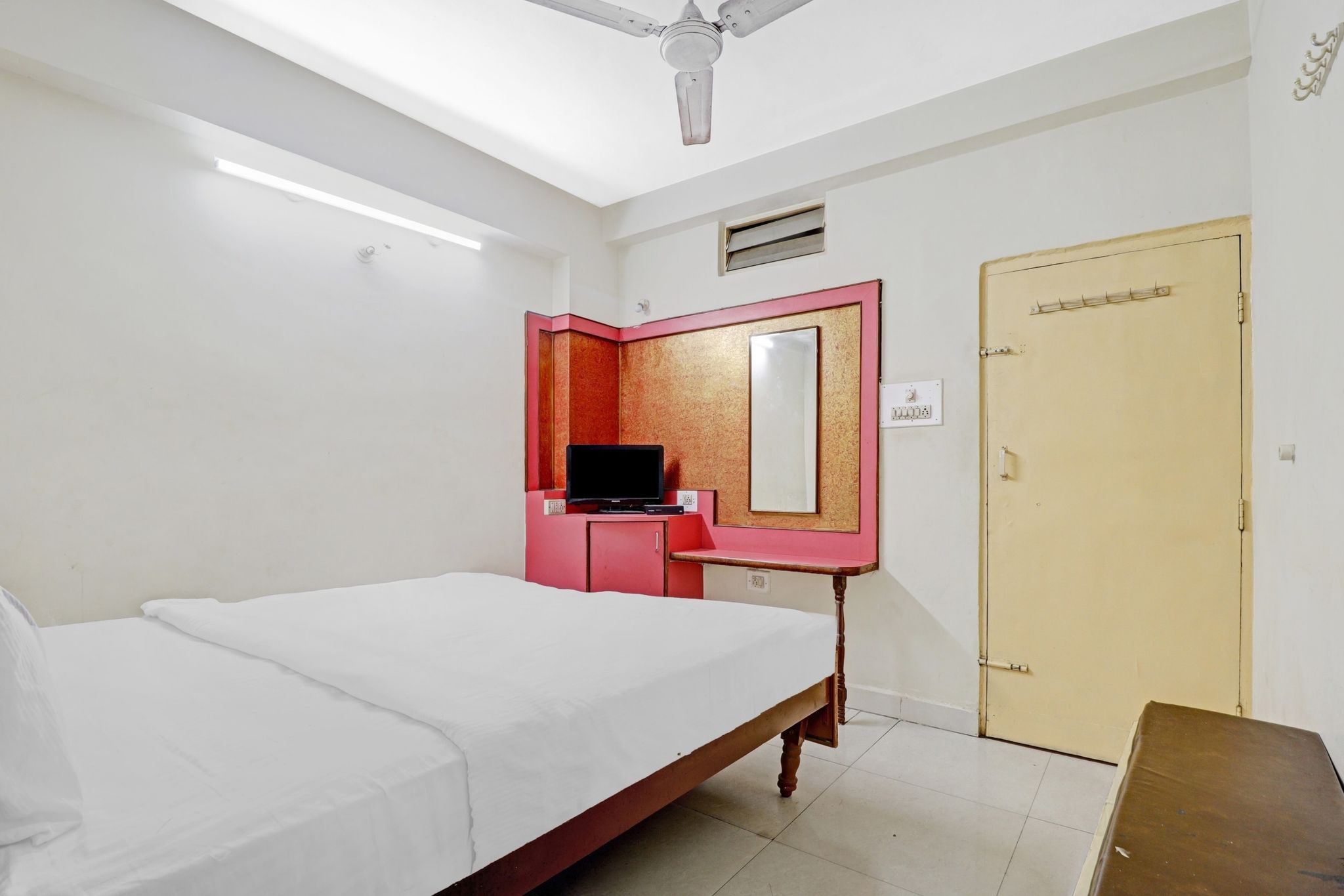 Hotel O by OYO National Deluxe Lodge Classic 19