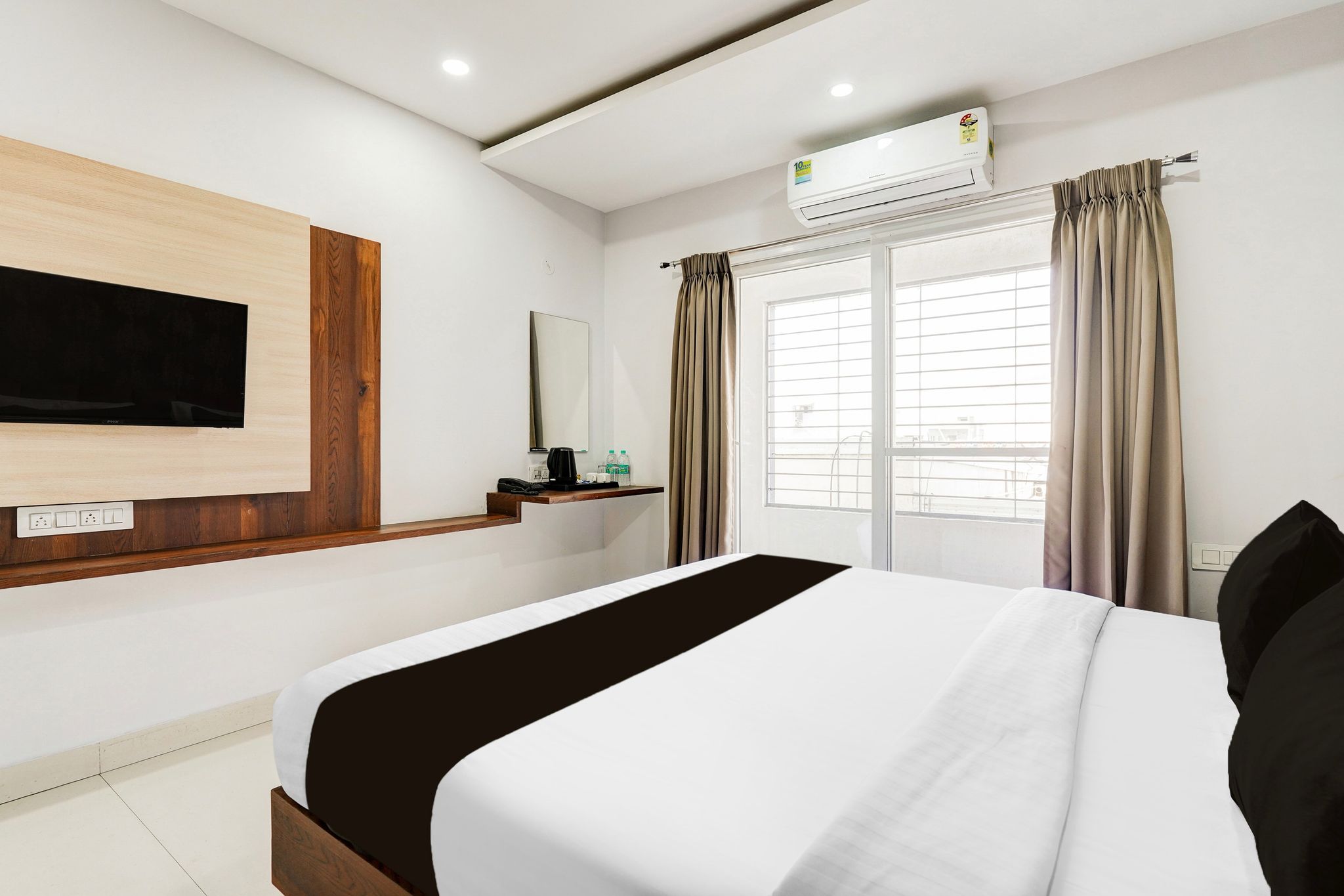 Super Townhouse Oak DLF Newtown Formerly South Square Classic 3