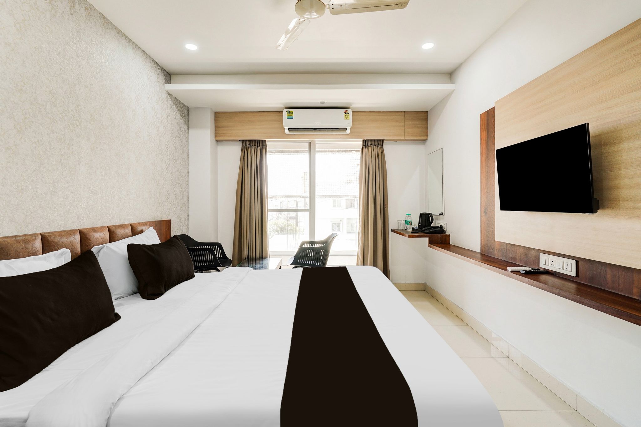 Super Townhouse Oak DLF Newtown Formerly South Square Classic 12