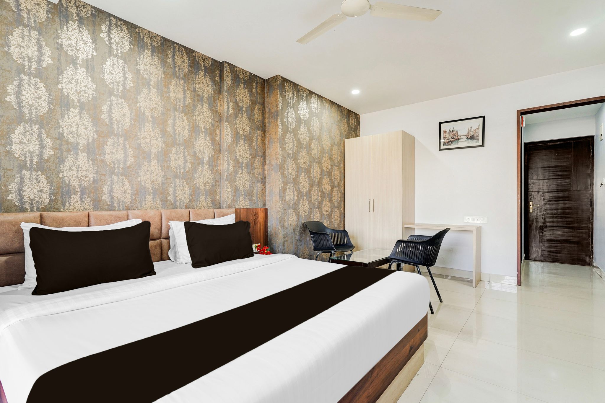 Super Townhouse Oak DLF Newtown Formerly South Square Classic 9