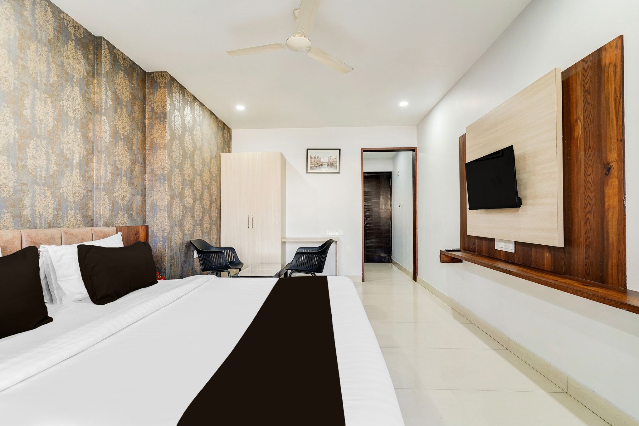 Super Townhouse Oak DLF Newtown Formerly South Square Classic 15