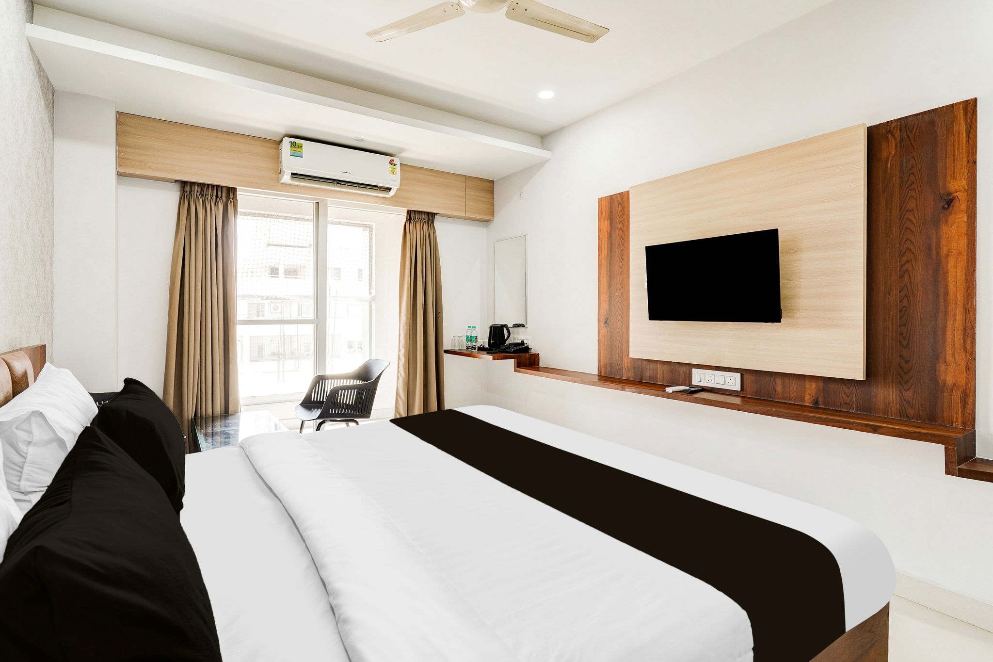 Super Townhouse Oak DLF Newtown Formerly South Square Classic 4