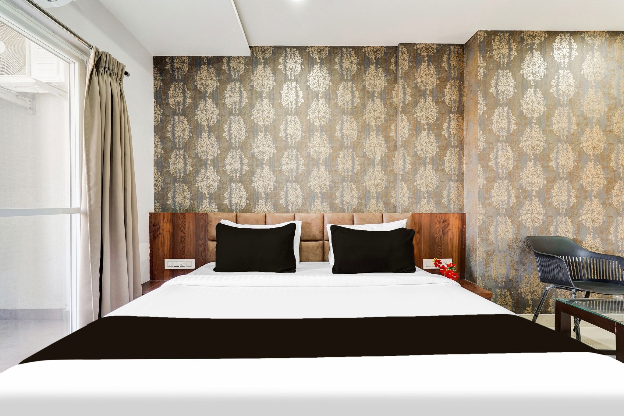 Super Townhouse Oak DLF Newtown Formerly South Square Classic 8