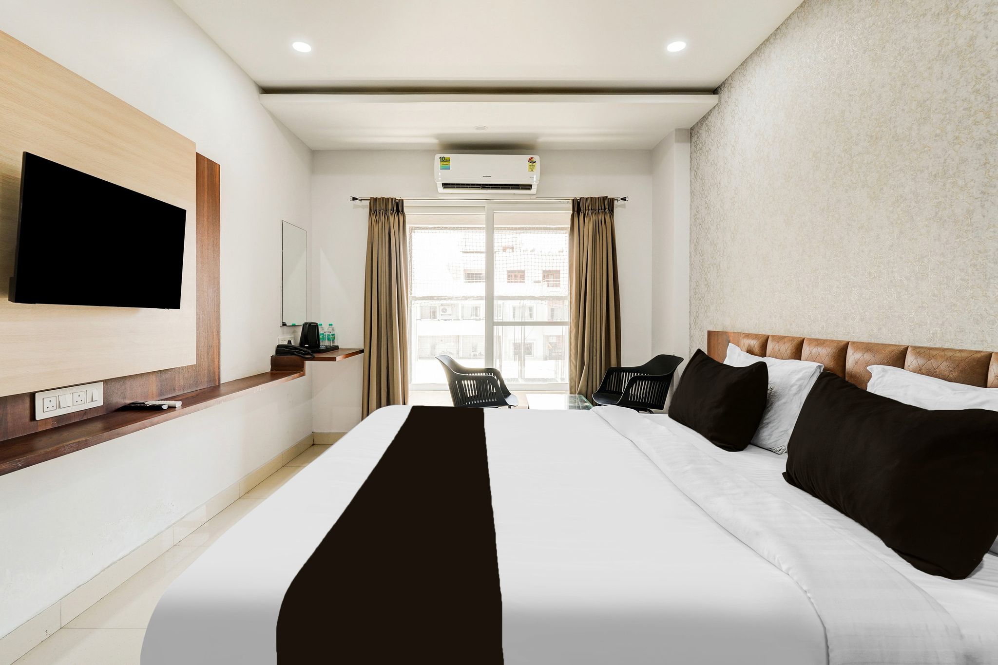 Super Townhouse Oak DLF Newtown Formerly South Square Classic 6