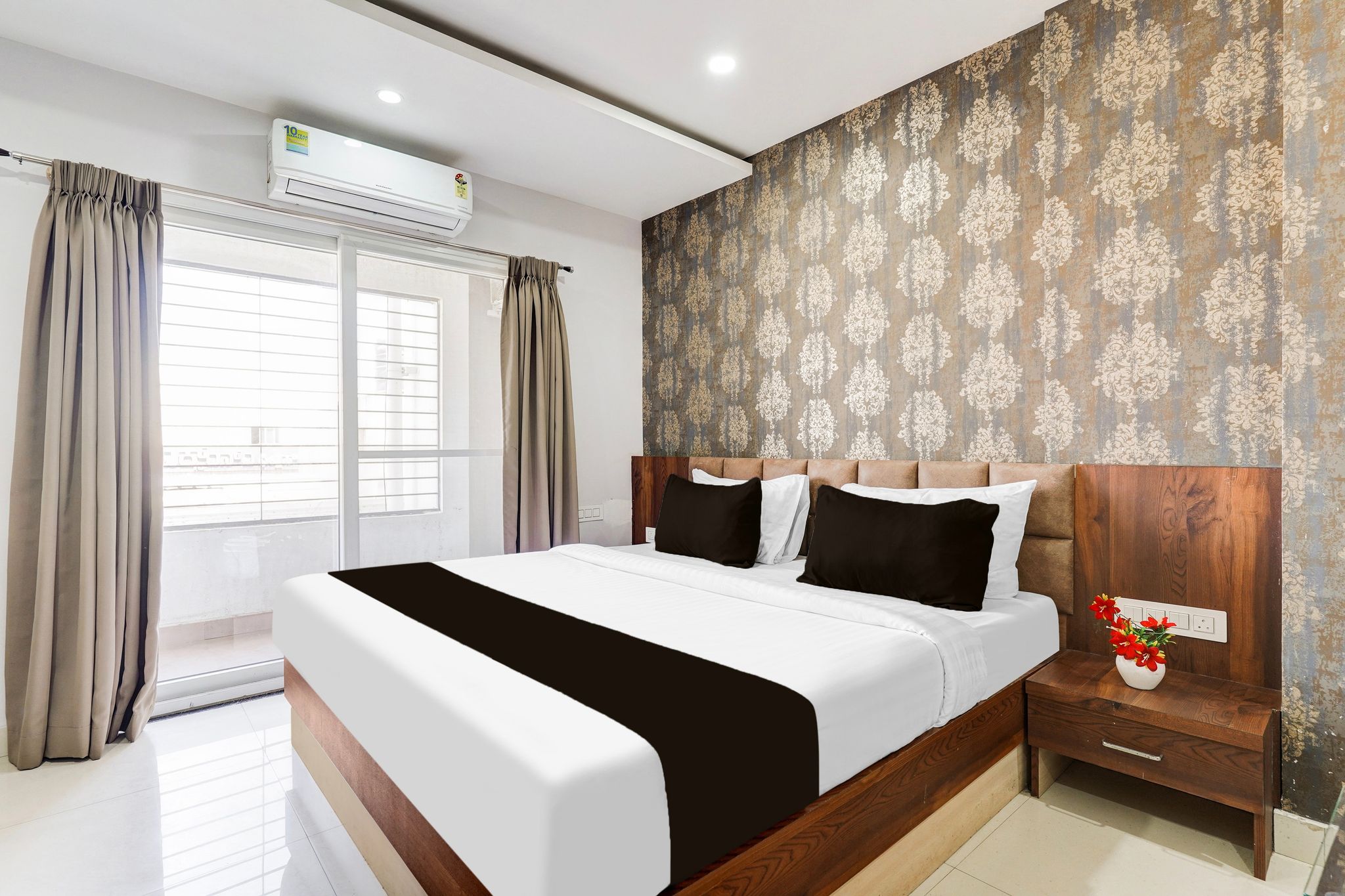 Super Townhouse Oak DLF Newtown Formerly South Square Classic 2