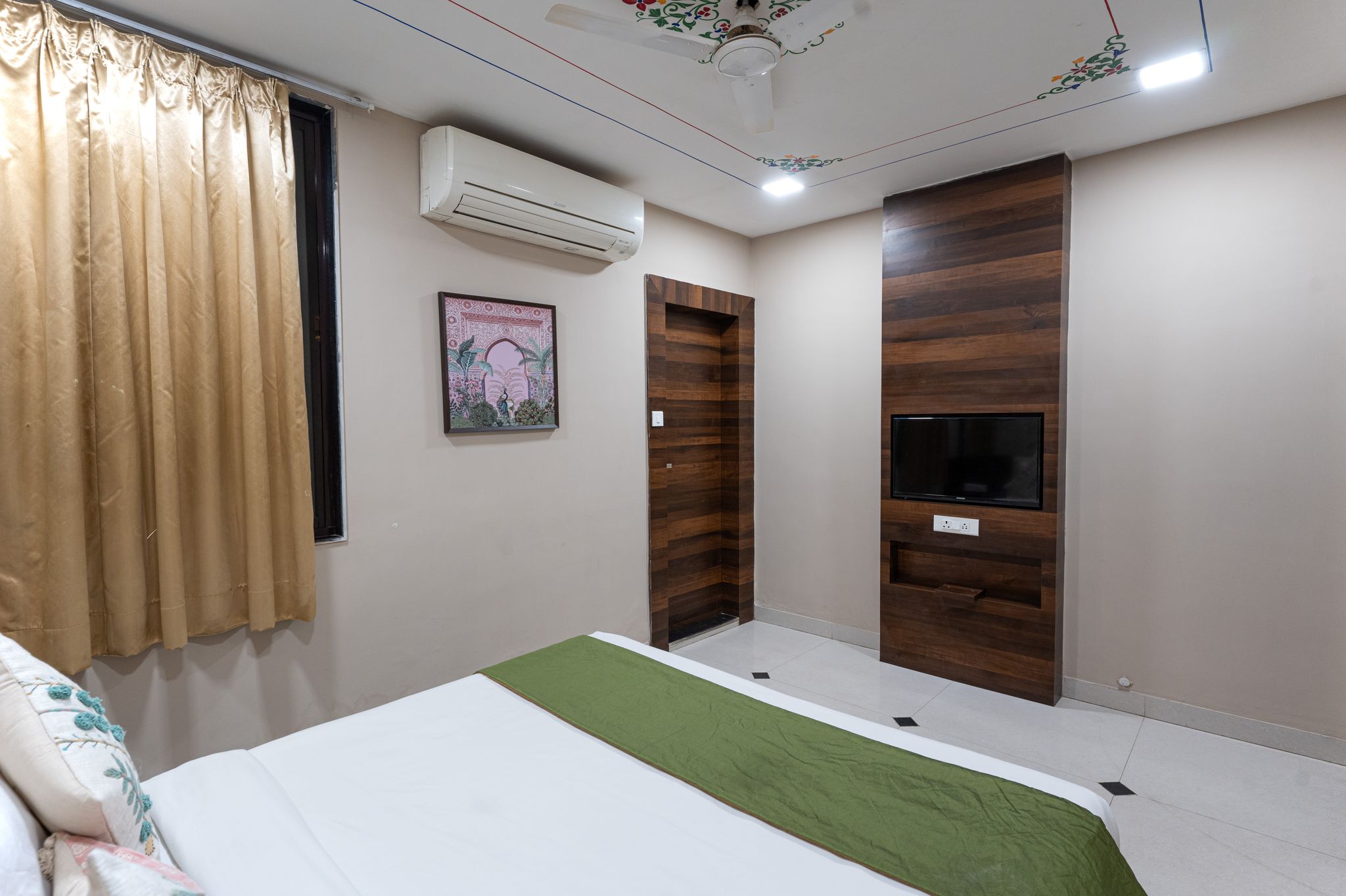 Hotel Rawla Udaipur Deluxe room 3