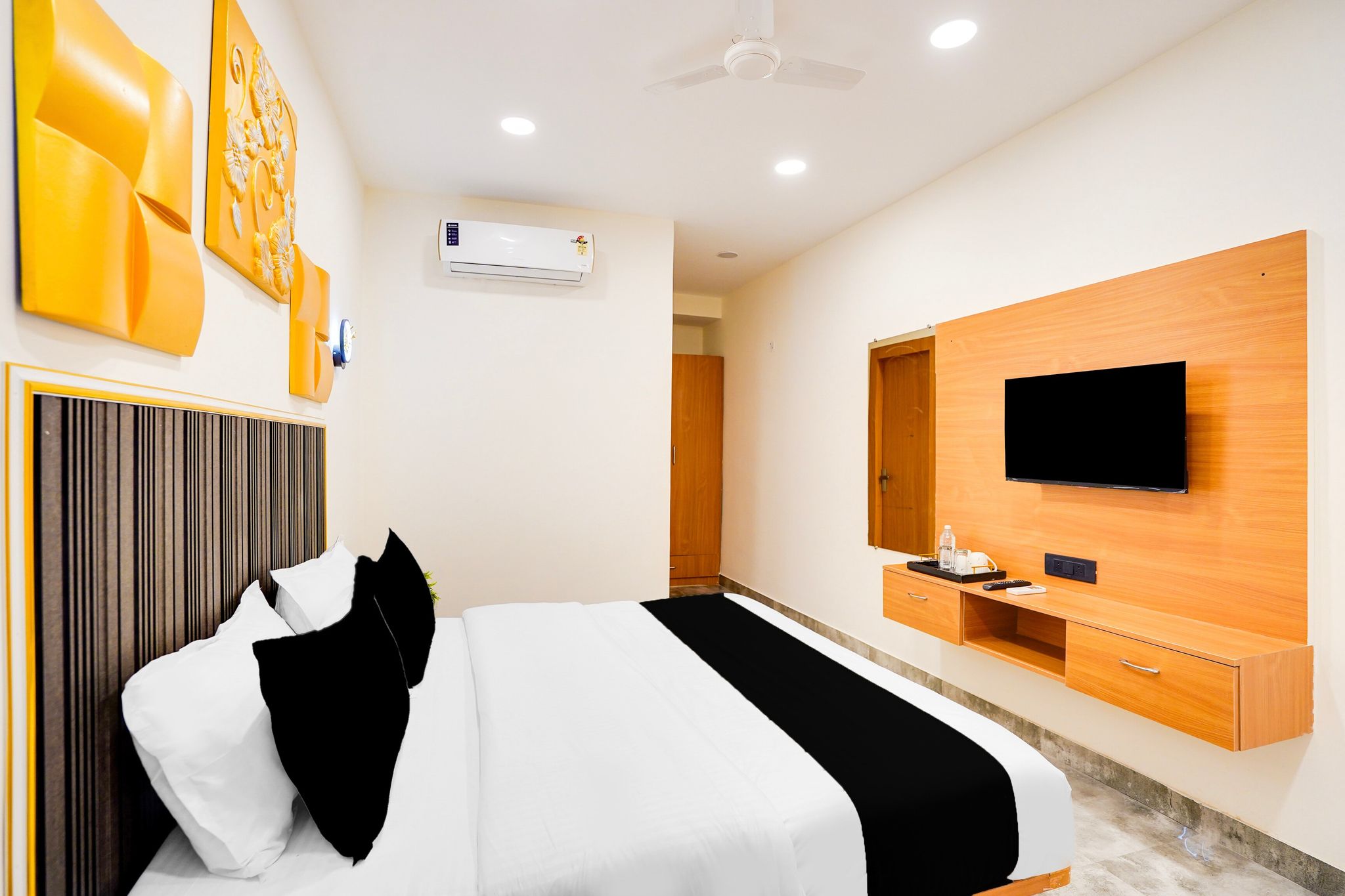 Hotel O by OYO Indriya Classic 11