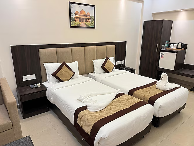 Premium AC Queen Room