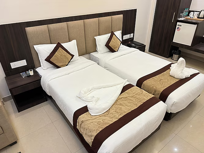 Premium AC Queen Room