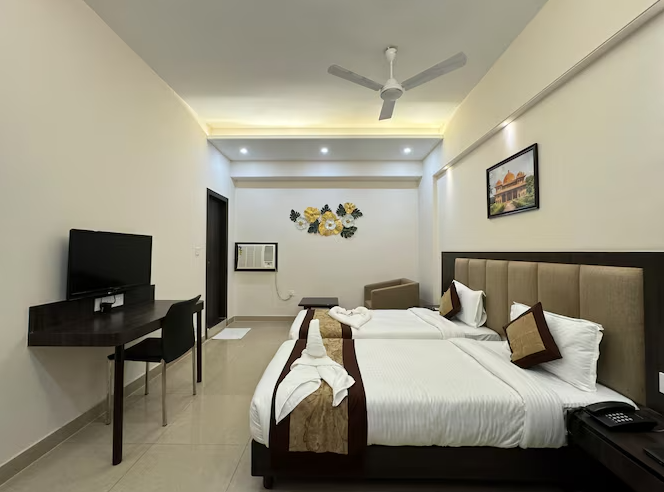 Premium AC Queen Room