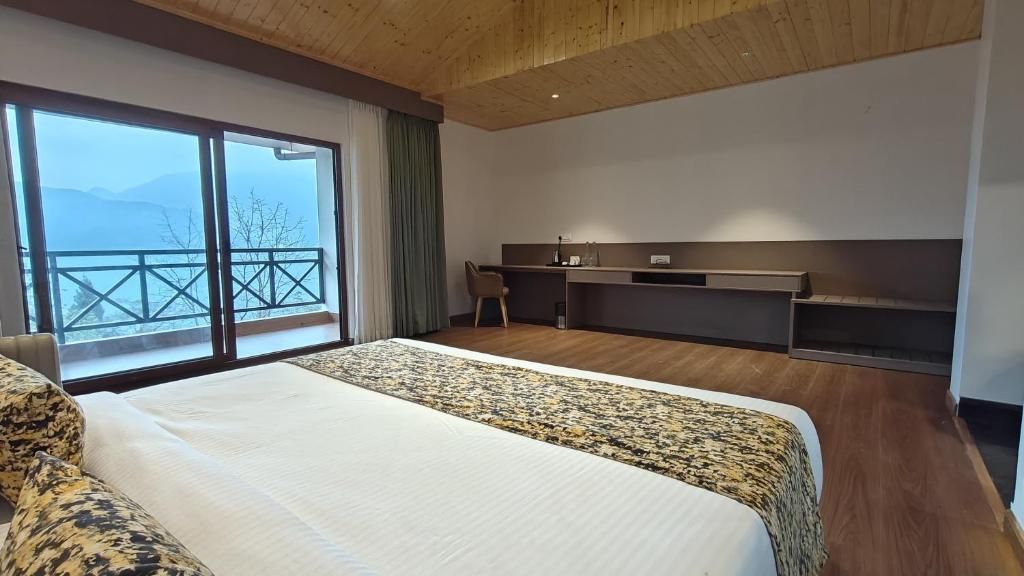 Premium valley view Room with Balcony