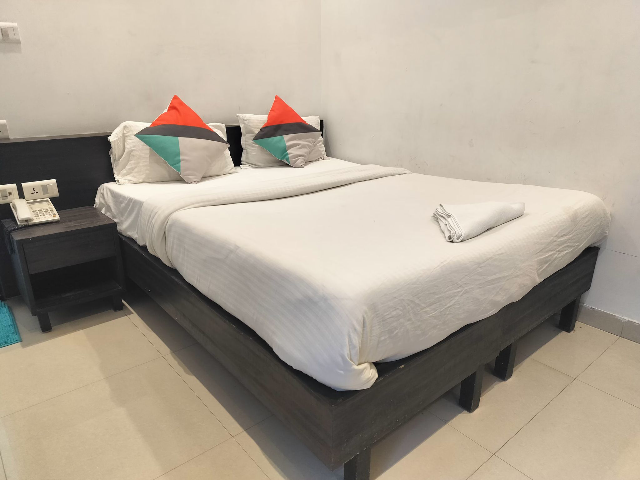 Deluxe Room (Double Bed)