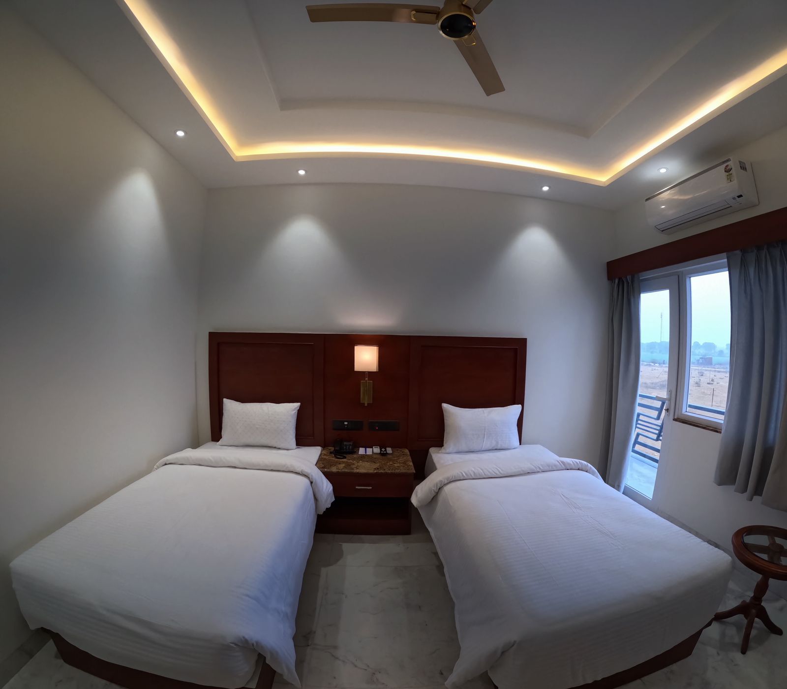 Hotel Scala Twin Bed Deluxe