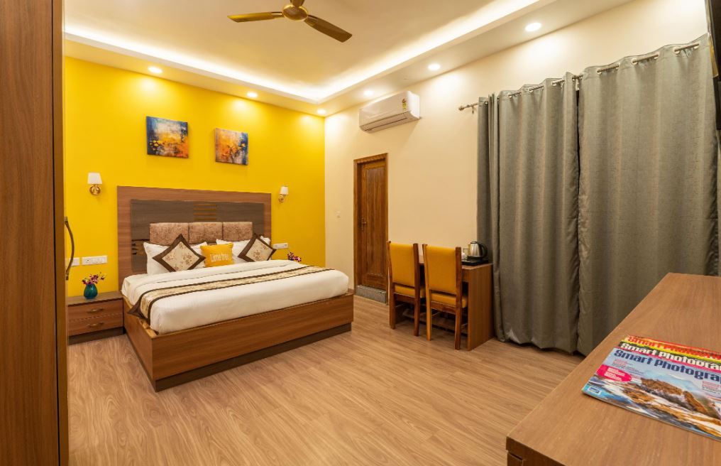 Deluxe 1 BHK Apartment - Balcony & Kitchenette