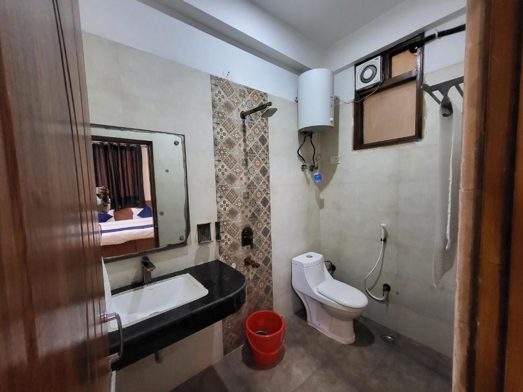 Axel accommodation, Noida Queen Room 6
