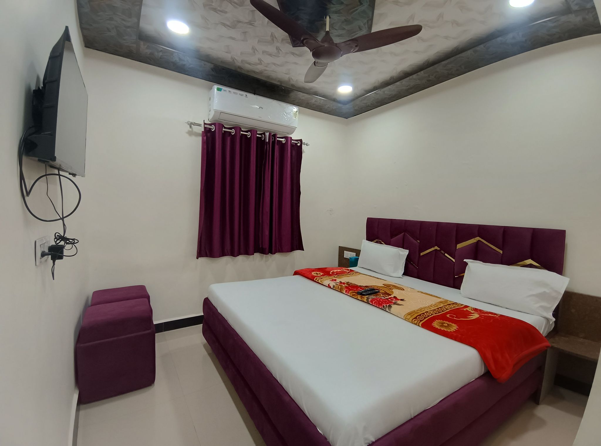 Shree Balaji Hotel DELUXE ROOM 5