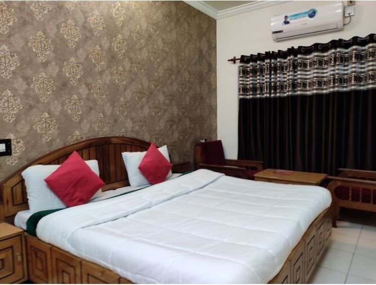 Deluxe Room With AC