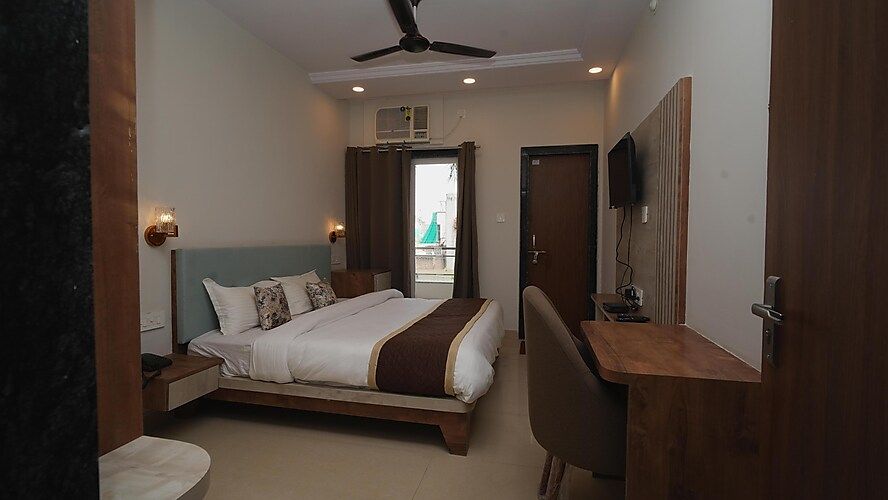 Hotel Utsav Inn Super Deluxe Room 2