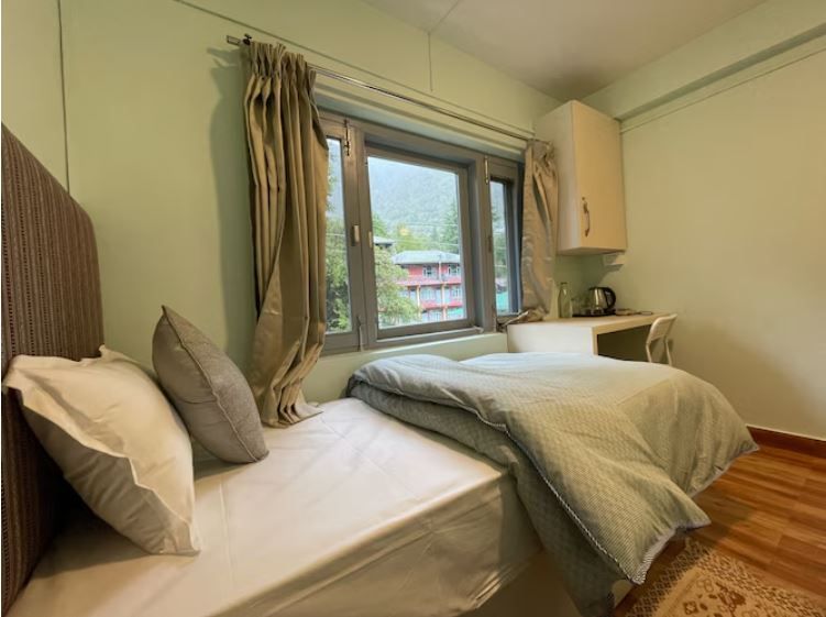 Standard twin room