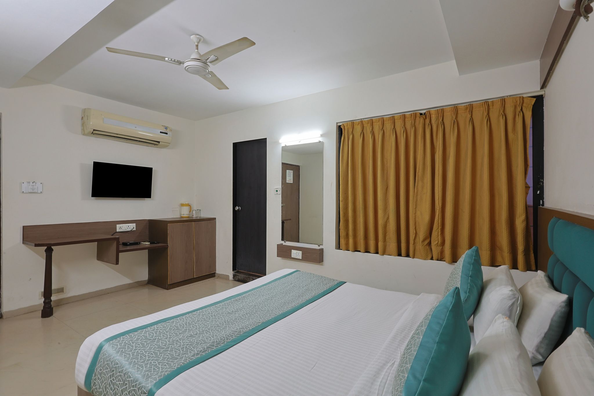 Hotel Venue Inn Ahmedabad Deluxe Room 6