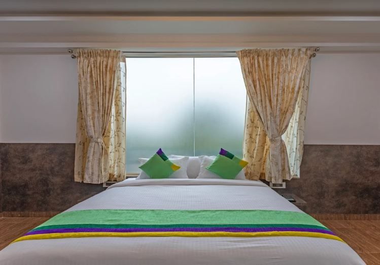  Executive AC Room 