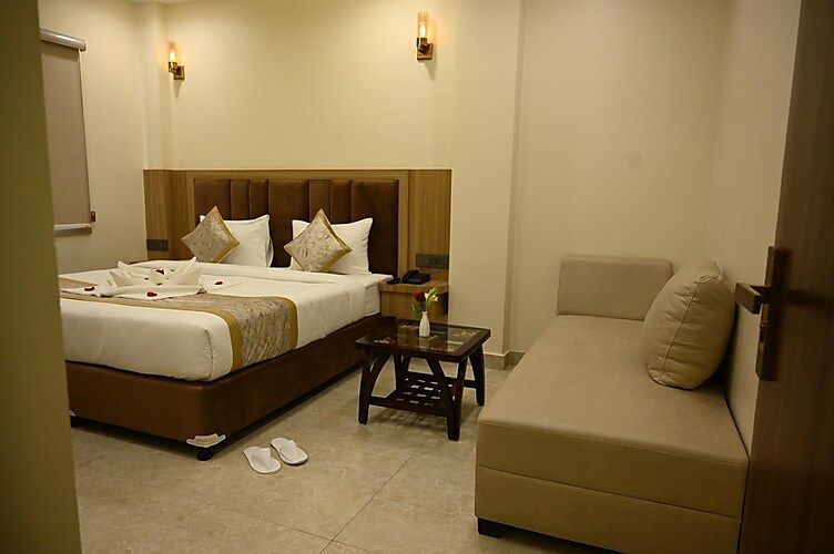 DELUXE ROOM
