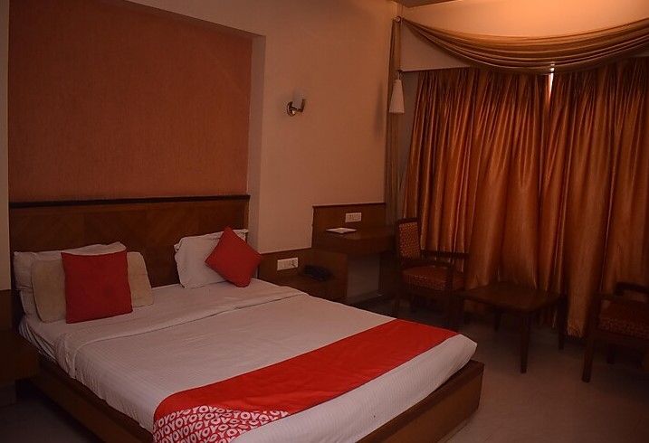 Hotel Dhiraj Deluxe Room 7