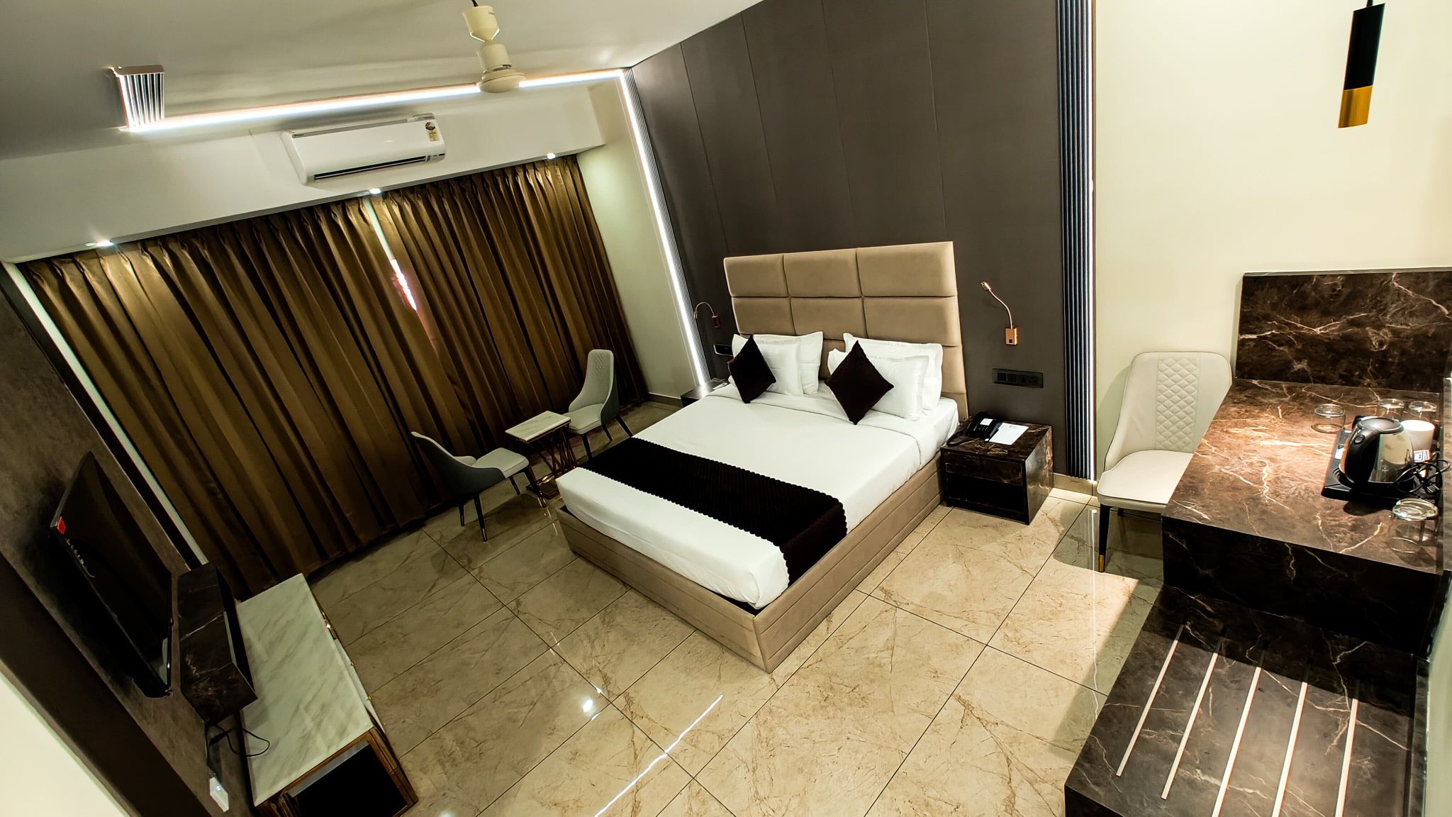 PREMIUM ROOM