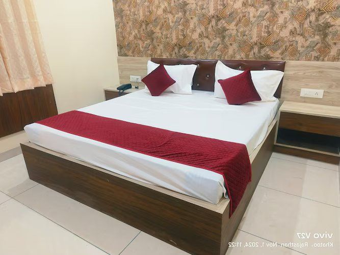 Hotel Santosh Palace Deluxe Room 2