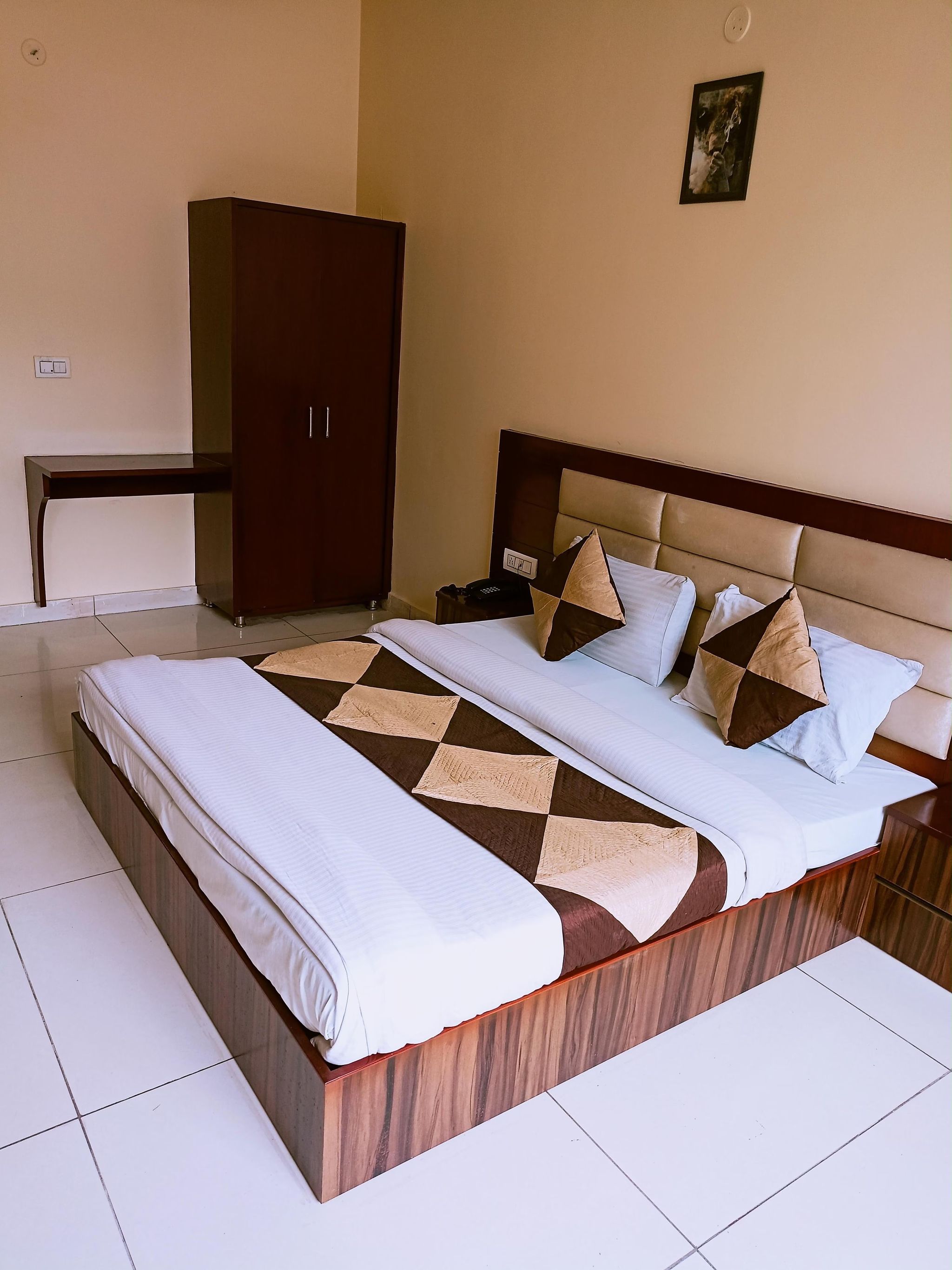 HOTEL AMAYA Double Bed Room 3