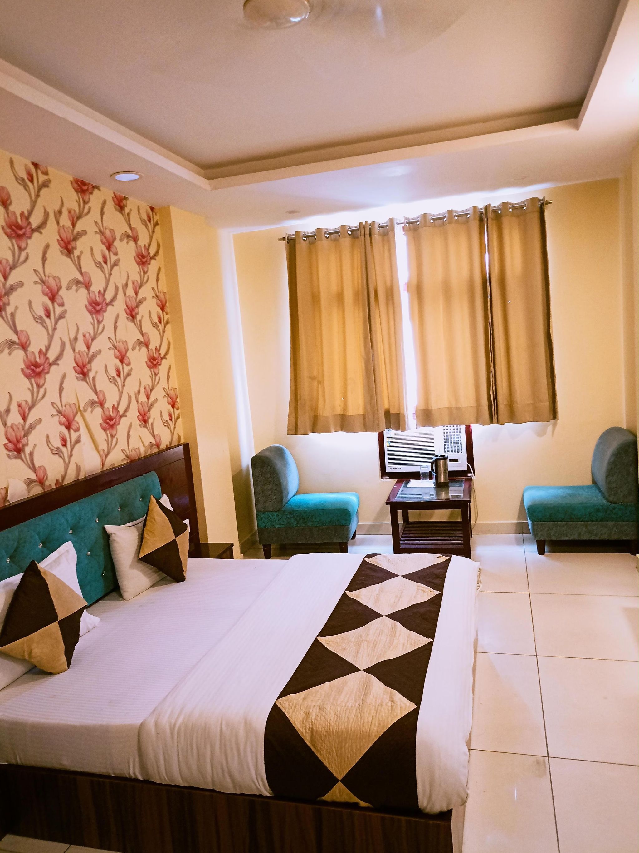 HOTEL AMAYA Double Bed Room 4