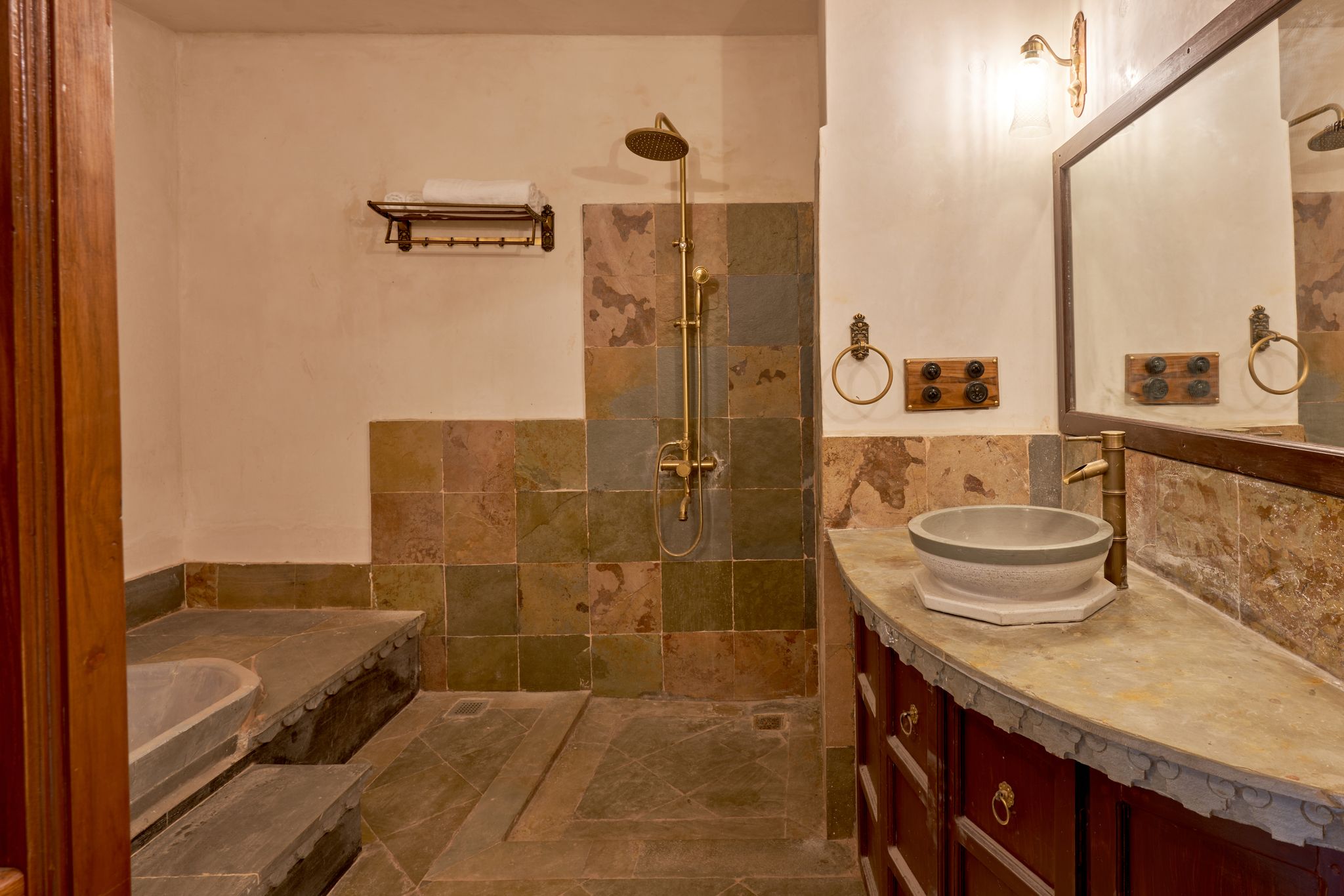 Pratikriti (Suite Room)