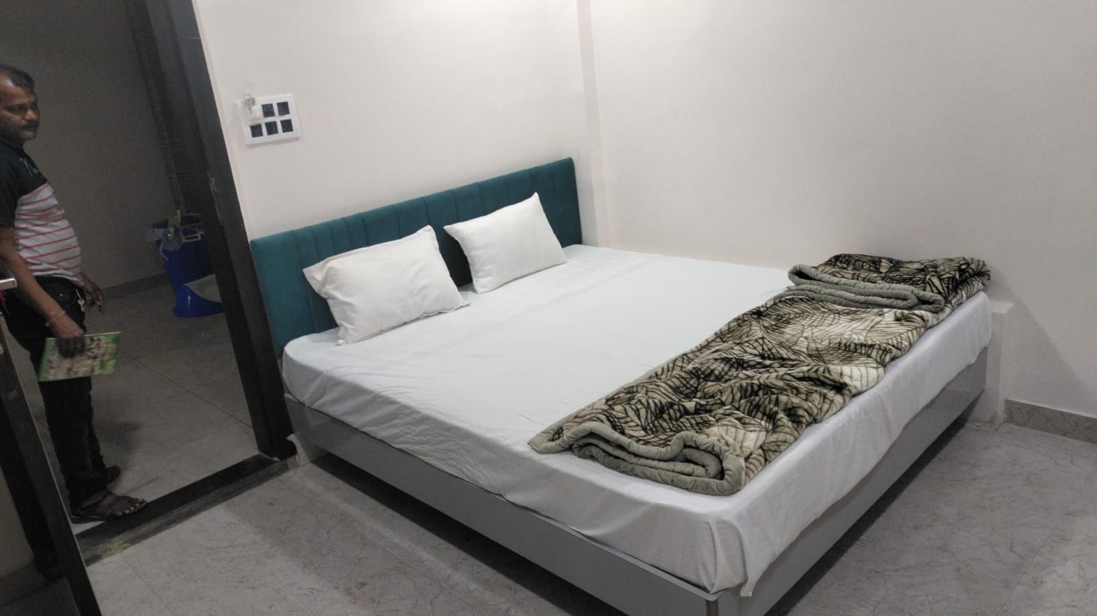 Raghuveera Palace Deluxe Room 4