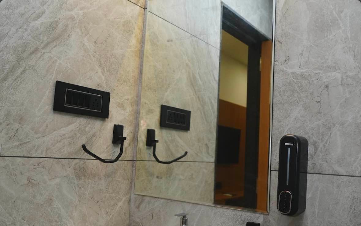 Hotel Leela's Dwarka Suite Room 8