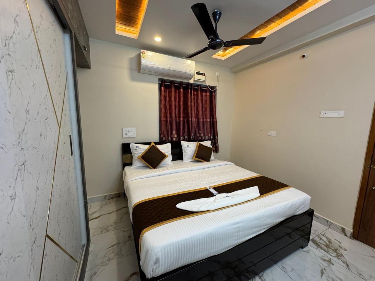 Urban Nest Homestay Premium 2 BHK Apartment 3